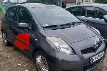 Toyota Yaris II z 2009 r. - uszkodzona
