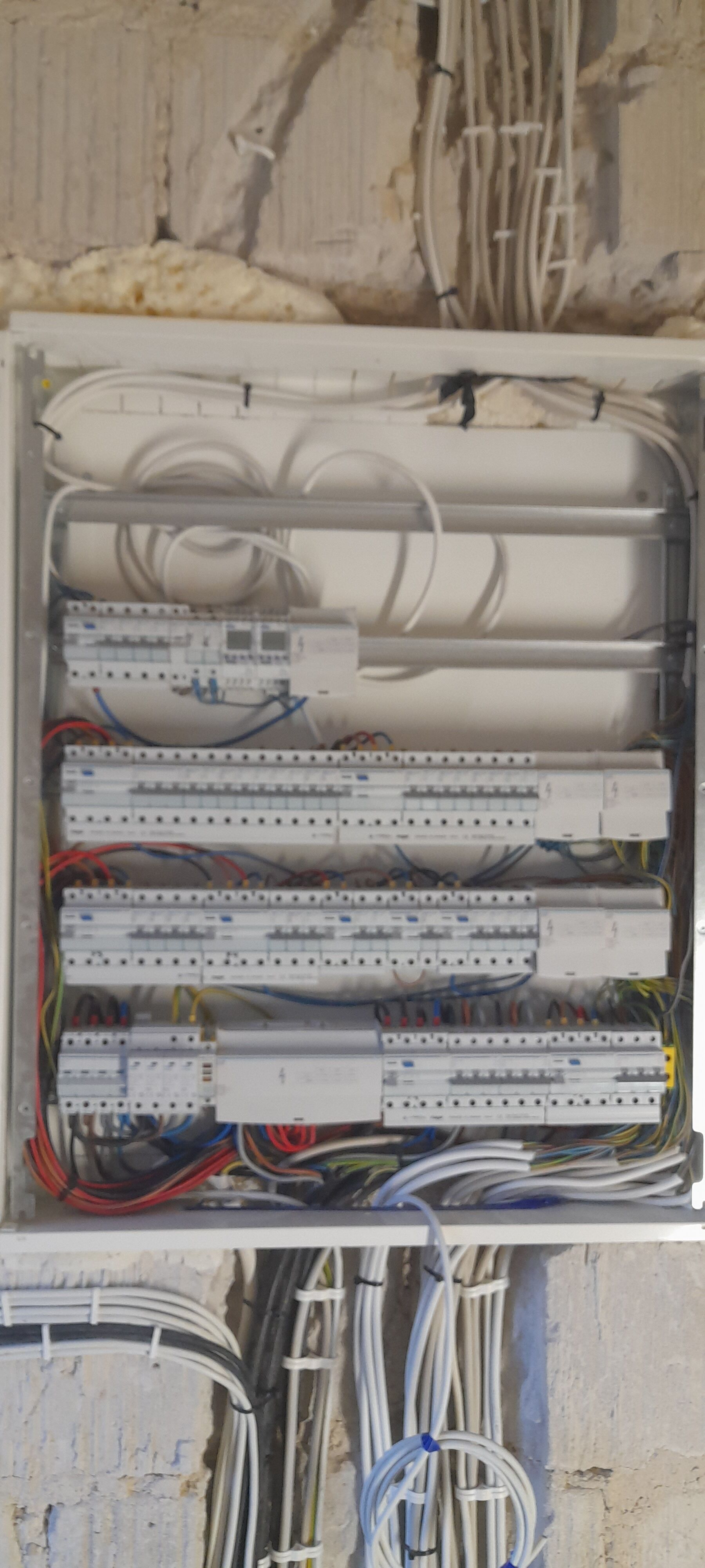 Elektryk , Instalacje elektryczne 