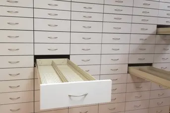 Meble apteczne magazynowe używane