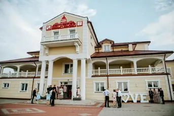 Restauracja Belweder zaktrudni kelnera kelnerkę