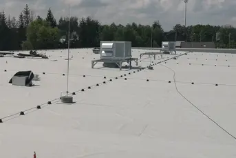 Firma zatrudni dekarzy oraz pomocników