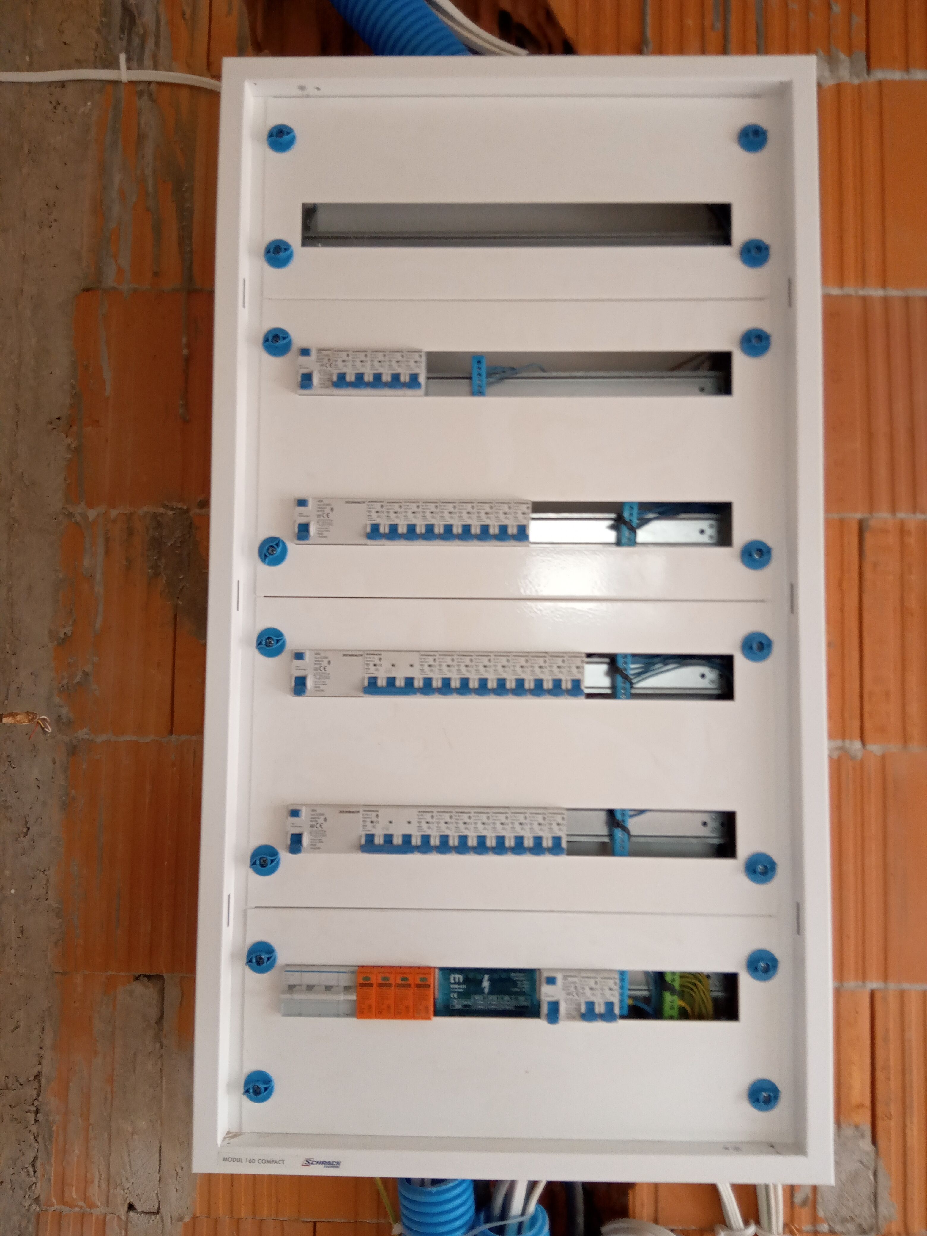 Elektryk , Instalacje elektryczne 