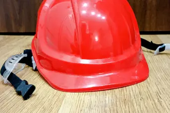 Sprzedam KASKI NA BUDOWE CZERWONE NOWE 7-szt-170zl