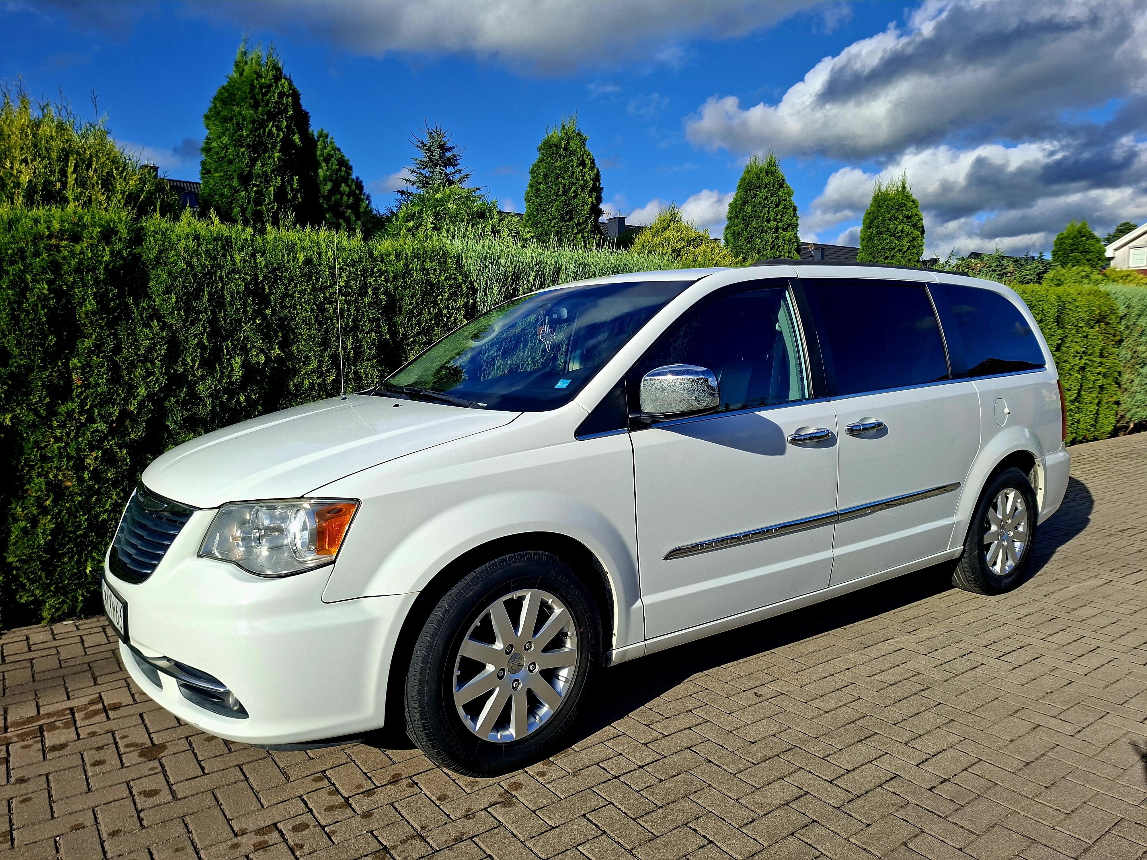 Sprzedam CHRYSLER TOWN & COUNTRY 2014 r.