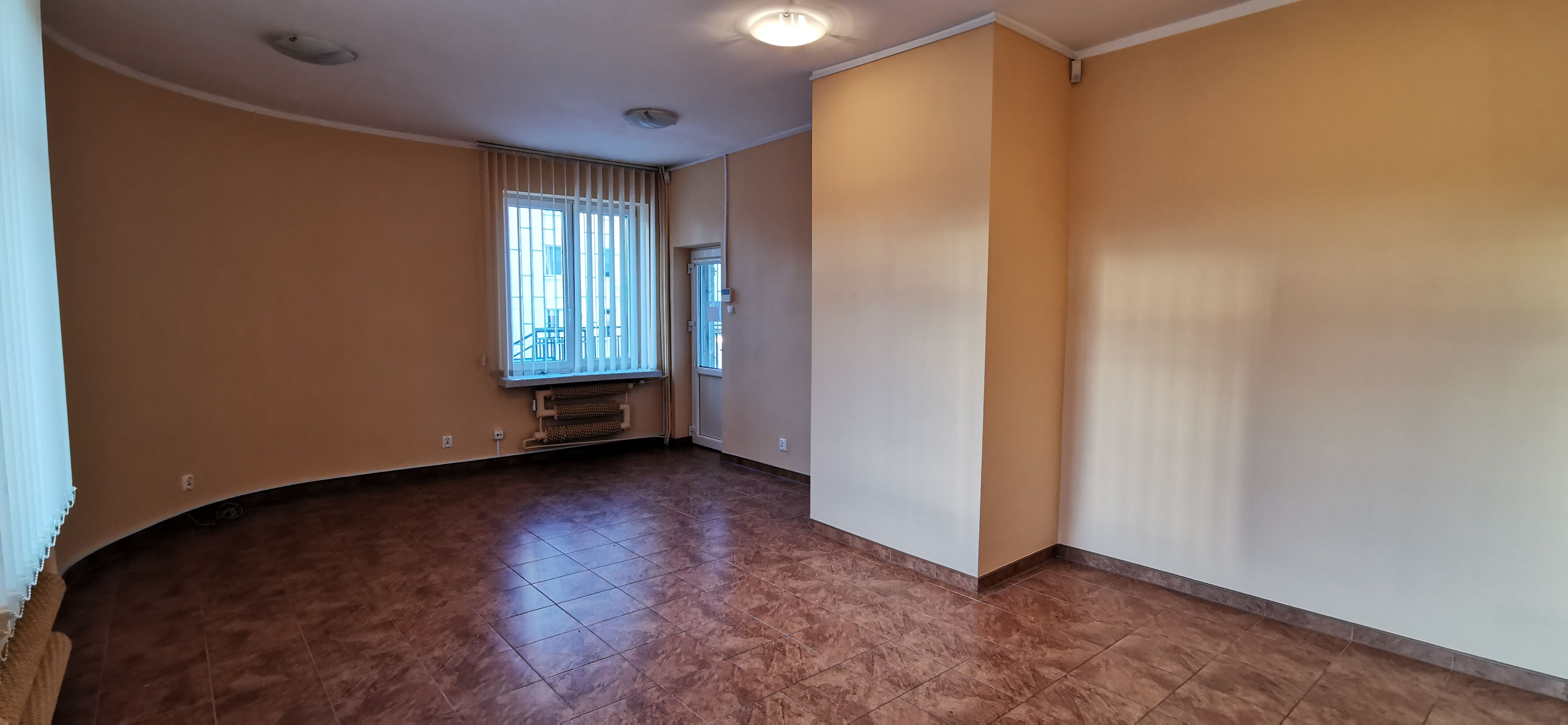 Lokal na działalność biurowo-handlowo-usługową