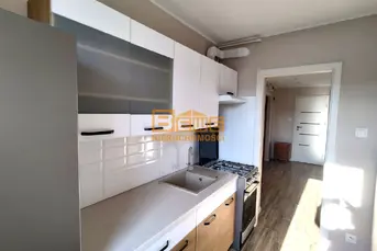 ul. WESOŁA, 3 OSOBNE POKOJE+KUCHNIA I BALKON