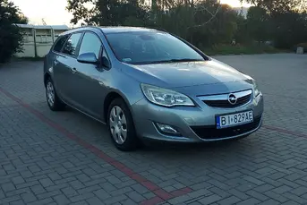 Opel Astra J 2011