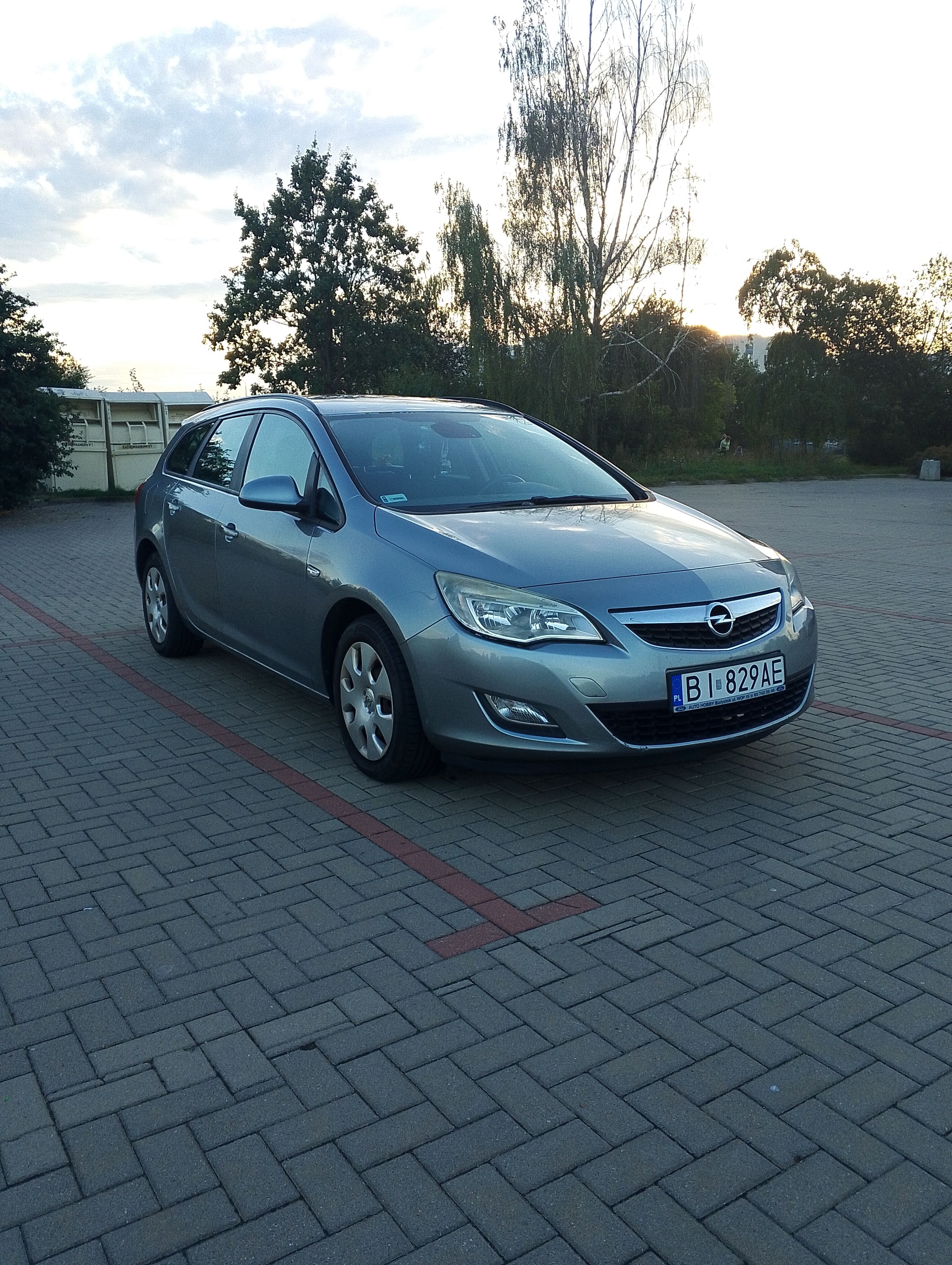 Opel Astra J 2011