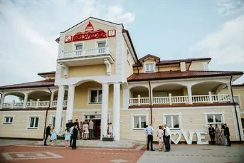 Restauracja Belweder zaktrudni kelnera kelnerkę