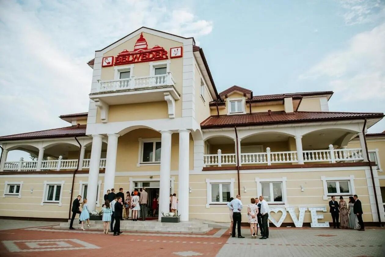 Restauracja Belweder zaktrudni kelnera kelnerkę