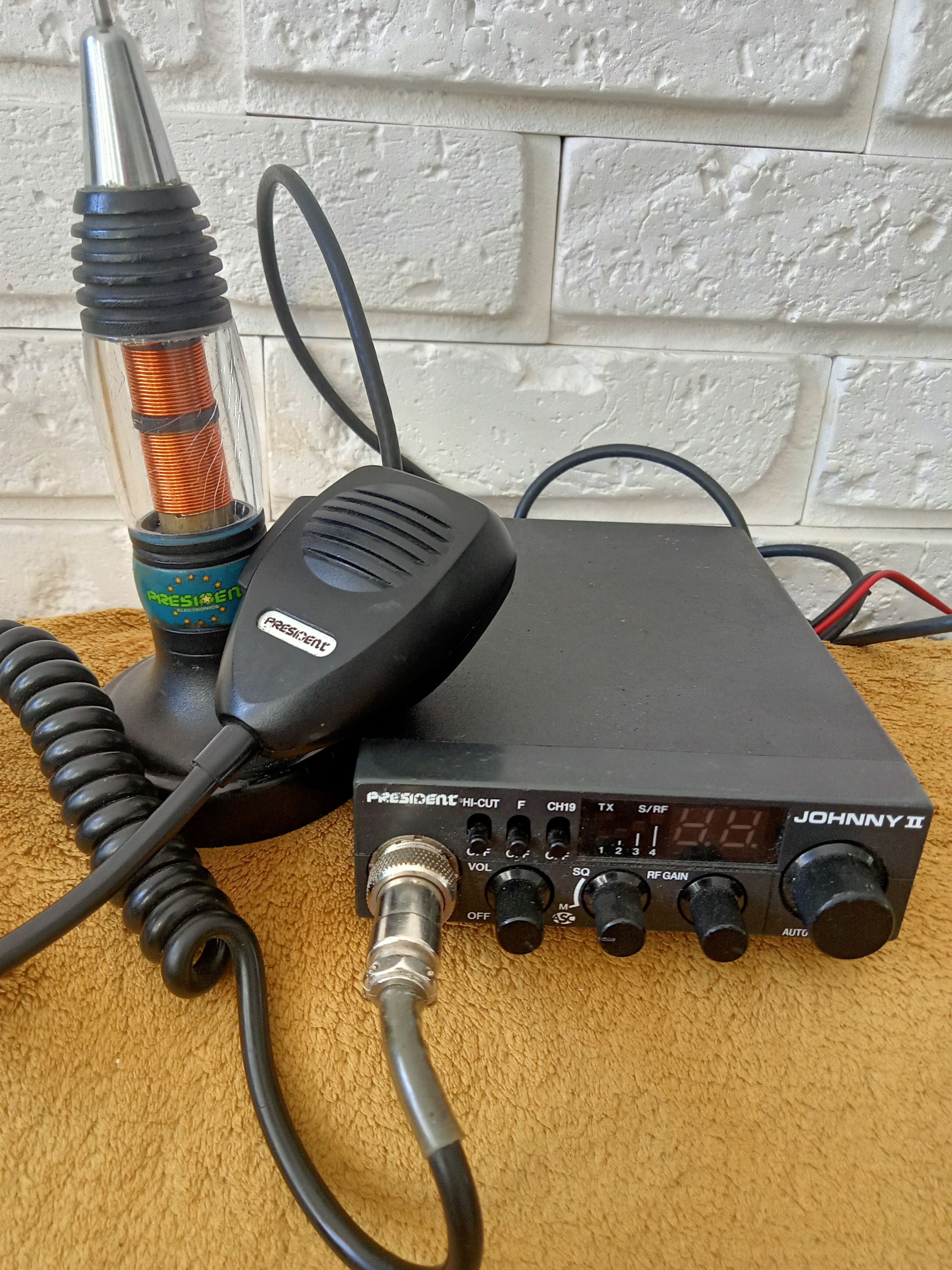 CB radio  President  Johnny II i  antena President