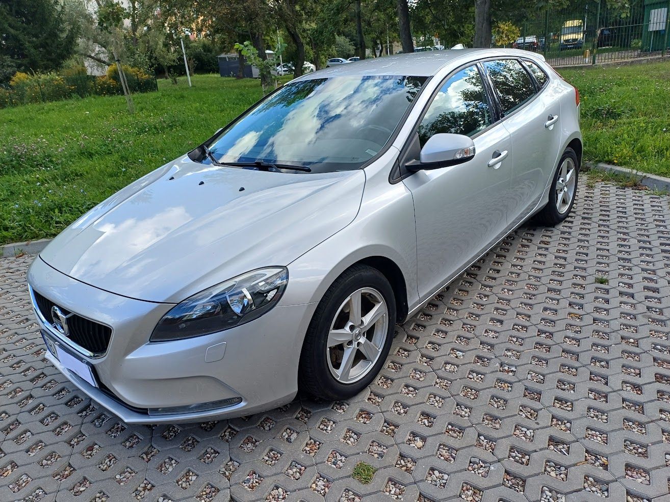 Volvo V40 T2, rok produkcji 2016, benzyna - 1969 cm3, 122 KM, 