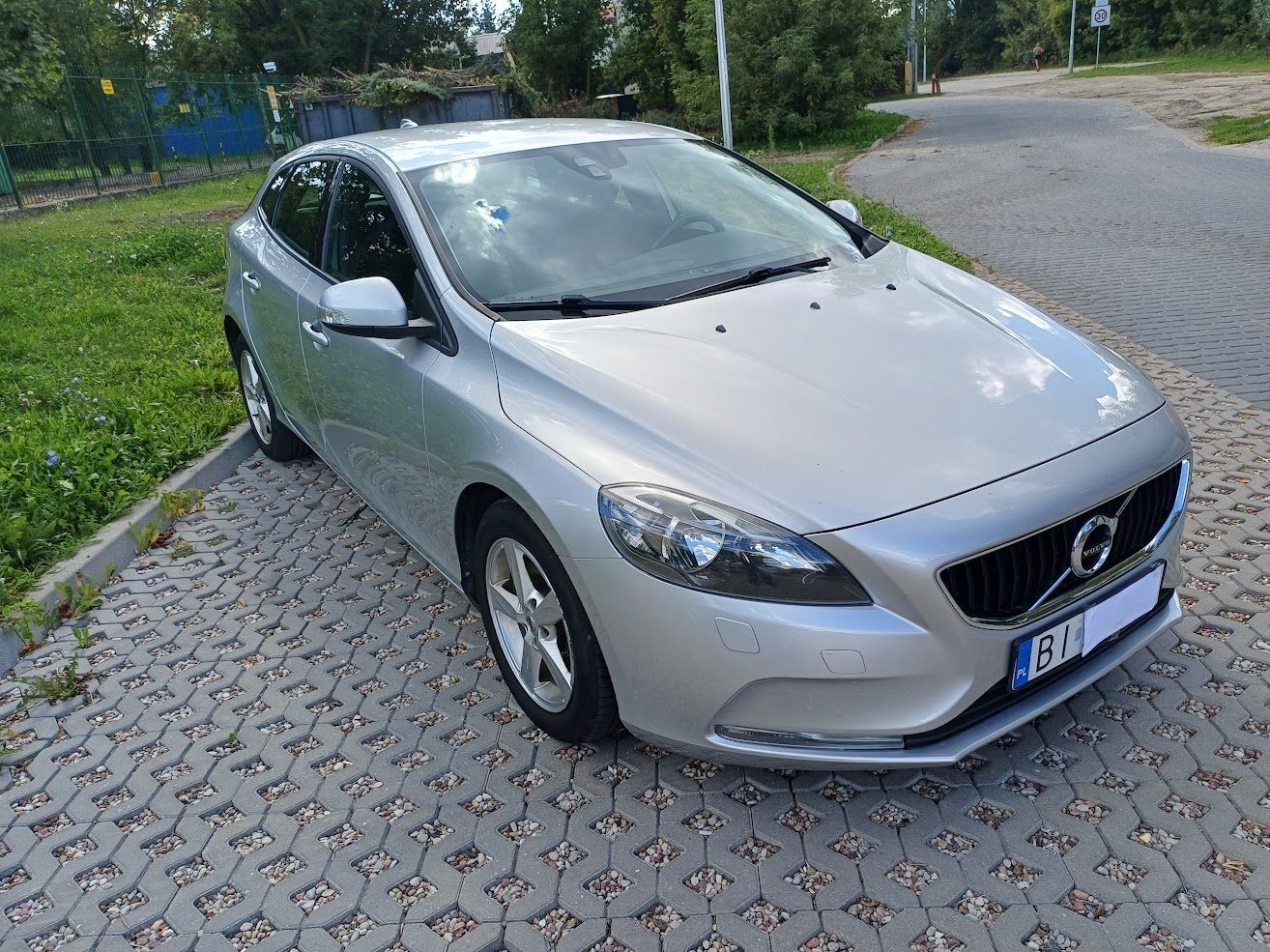 Volvo V40 T2, rok produkcji 2016, benzyna - 1969 cm3, 122 KM, 