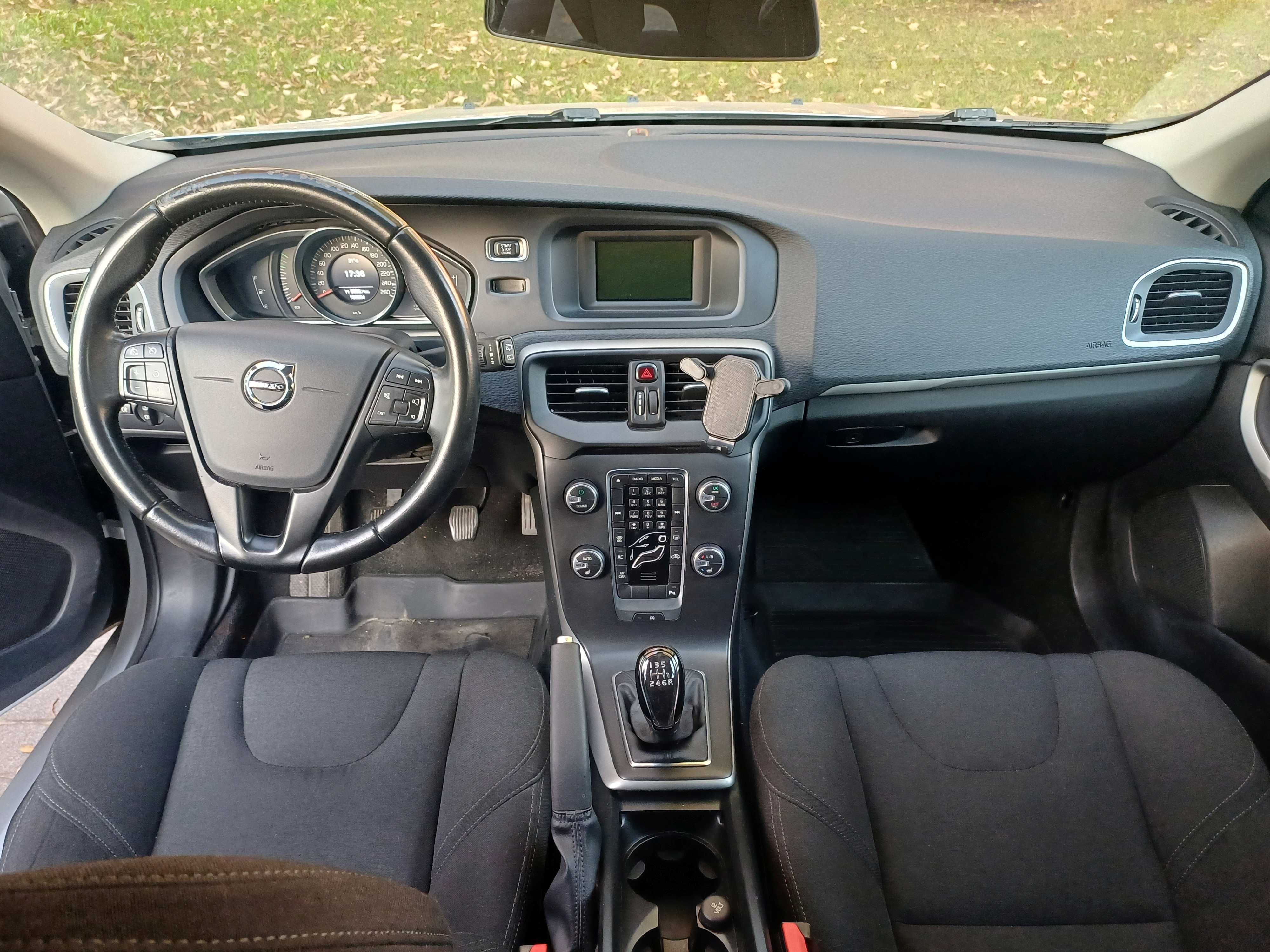 Volvo V40 T2, rok produkcji 2016, benzyna - 1969 cm3, 122 KM, 