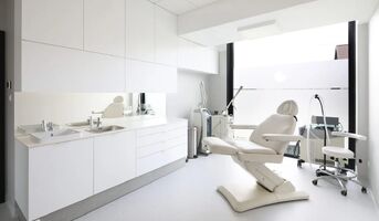 Centrum Medyczne Renew Clinic Medycyna Specjalistyczna. Medycyna Estetyczna