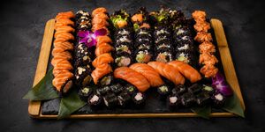 MOON LOONG Aesthetic Sushi Bar