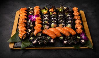 MOON LOONG Aesthetic Sushi Bar