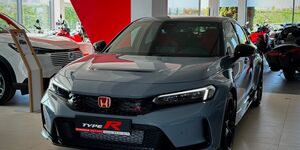 Multi Auto -  Autoryzowany dealer samochodów i motocykli marki Honda, Serwis blacharsko-lakierniczy