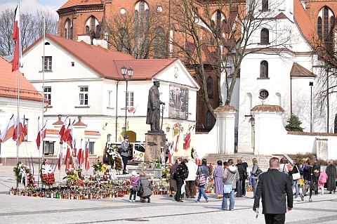 Transmisja ceremonii pogrzebowych na Rynku Kościuszki