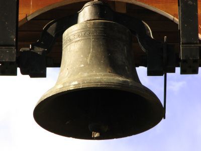 Syreny alarmowe i kościelne dzwony  w  tydzień po tragedii