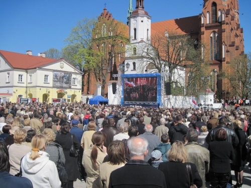 Tysiące białostoczan na pożegnalnej Mszy Św. Krzysztofa Putry