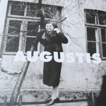 Augustis na wystawie, Augustis w albumie