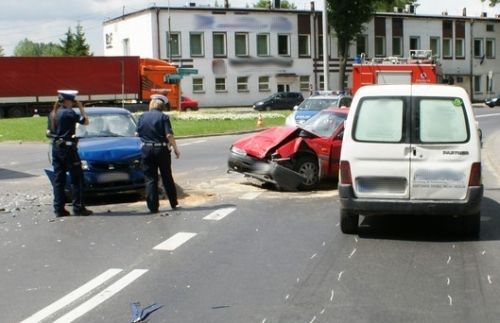 ul. Suchowolca: 18-latek spowodował zderzenie trzech samochodów 