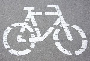 Białystok: Policja poszukuje świadków potrącenia rowerzystki