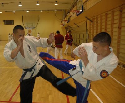 Białe Niedźwiedzie na obozie sportowym w Palandze 