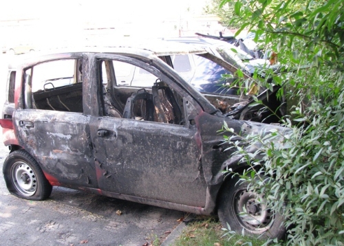 Samochód stanął w płomieniach. 33-letnia kobieta nie żyje