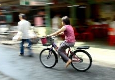 Ul. Pogodna: Kobieta potrąciła jadącą rowerkiem dziewczynkę