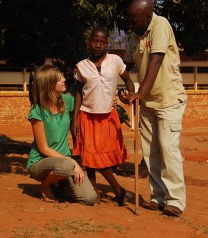 Marzą o nauce i wózkach inwalidzkich. Pomóż  Ruandzie