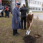 23 dęby upamiętniły białostockich policjantów zamordowanych w Katyniu