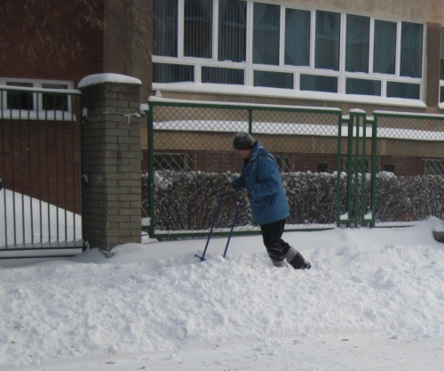 Białystok: Na większości chodników zalega śnieg. Posypią się mandaty