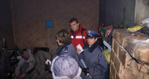 Białystok: policjanci i studenci pomagają bezdomnym