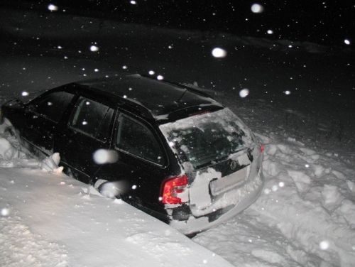 Region: intensywne opady śniegu - więcej kolizji na drodze