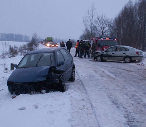 Śliskie drogi w Podlaskiem. Doszło do kilku wypadków