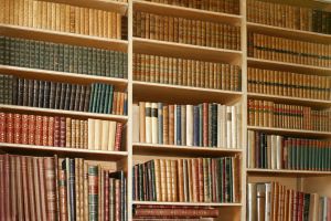 Biblioteka Uniwersytecka ponownie otrzymała książki po Ryszardzie Kaczorowskim