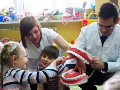 Studenci stomatologii będą uczyć dzieci  dbania o zęby
