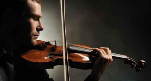 Skrzypek Jakub Jakowicz zagra z podlaskimi filharmonikami