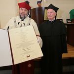 Doctor honoris causa UwB  profesorowi Brunonowi Hołystowi
