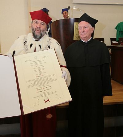 Doctor honoris causa UwB  profesorowi Brunonowi Hołystowi