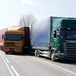 Tragedia na "19": mężczyzna zginął przygnieciny naczepą tira