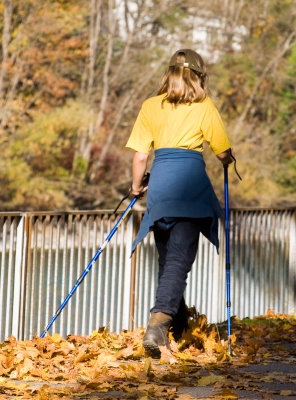 Akademia Zdrowia. Poćwicz chodzenie z kijkami Nordic Walking