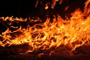 Duży pożar w Choroszczy. Paliła się stacja kontroli pojazdów