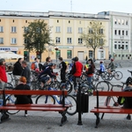 Lipcowa Masa Krytyczna promuje kaski i kamizelki odblaskowe