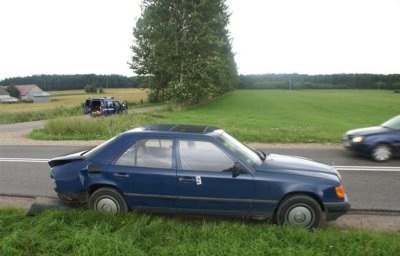 Nietrzeźwy kierowca spowodował wypadek. Jedna osoba w szpitalu