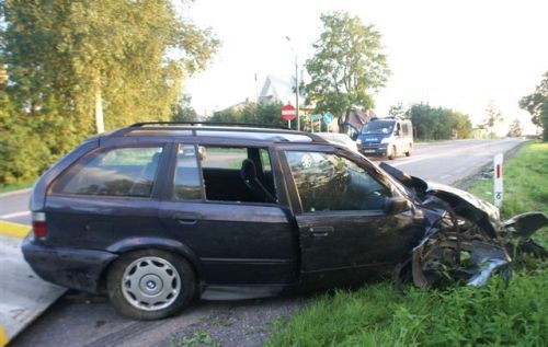 Trzy kobiety trafiły do szpitala po zderzeniu samochodów