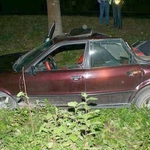 Samochód uderzył w drzewo. Zginął mężczyzna