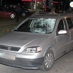 19-latek potrącony przez dwa samochody ciężko ranny